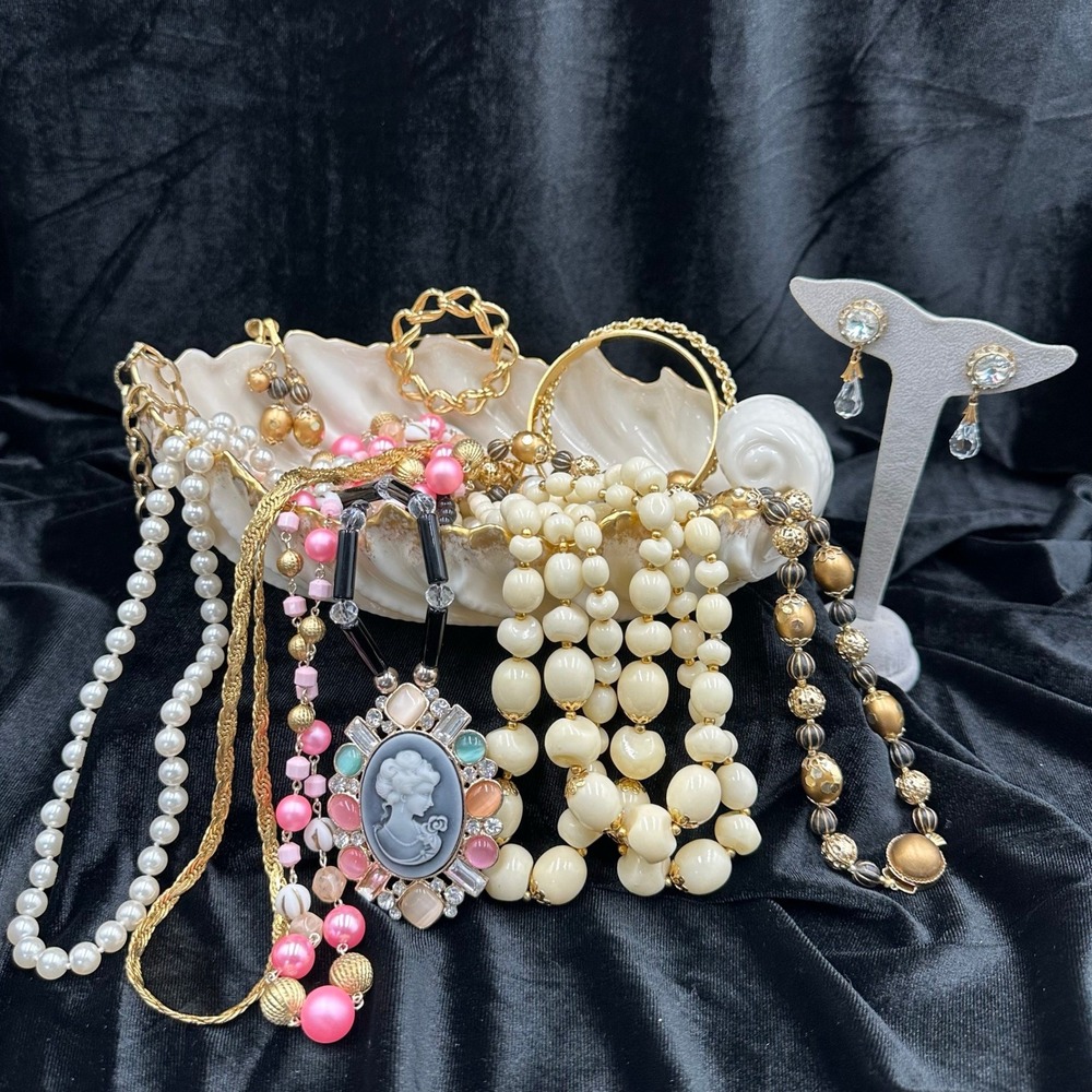 Jewelry Lot Vintage Lenox Shell Bowl Cameo Pearl Bead Gold Rhinestone Earrings - Picture 2 of 8